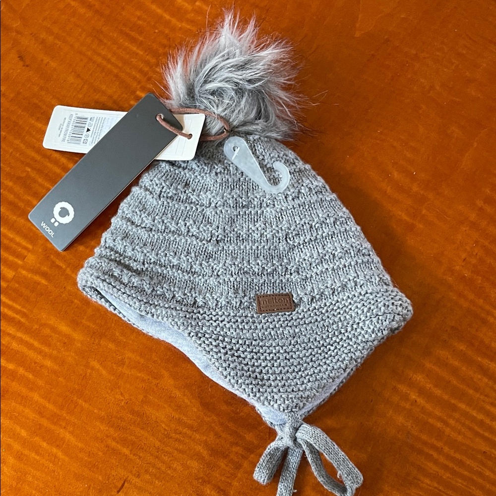 NWT Cozy Light Gray Knit Hat with Pom-Pom baby 0-6 months cotton inside